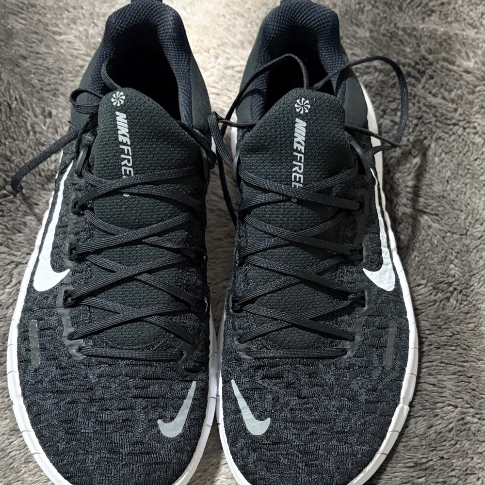 Nike Women’s Black and White Athletic Shoes